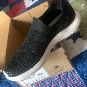 Clarks Black Athletic Shoes Sleek Slip-On Design
